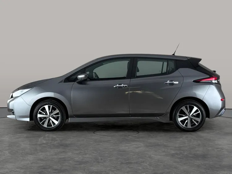 Nissan Leaf 62Kwh E N-connecta Red #8