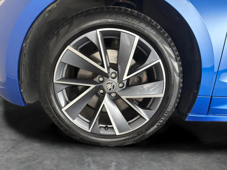 Skoda ENYAQ E Blue #10