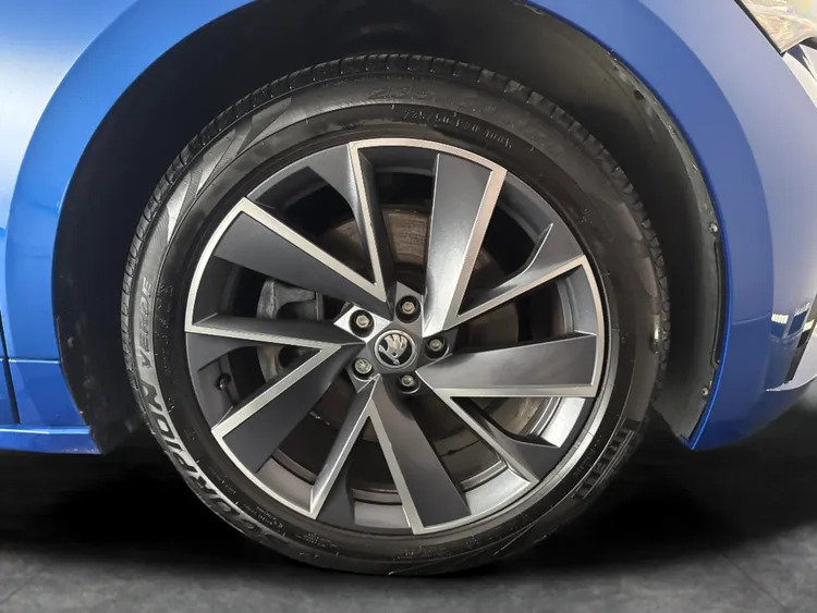 Skoda ENYAQ E Blue #11