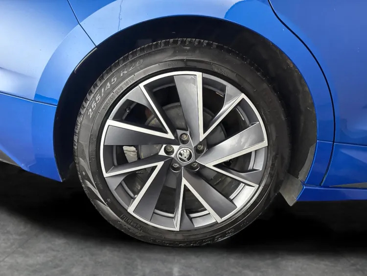 Skoda ENYAQ E Blue #12