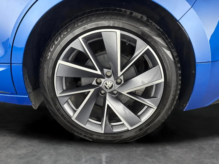 Skoda ENYAQ E Blue #9