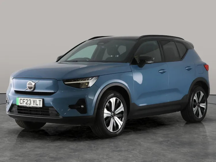 Volvo XC40 2.0 B3p Plus Dark Black #1