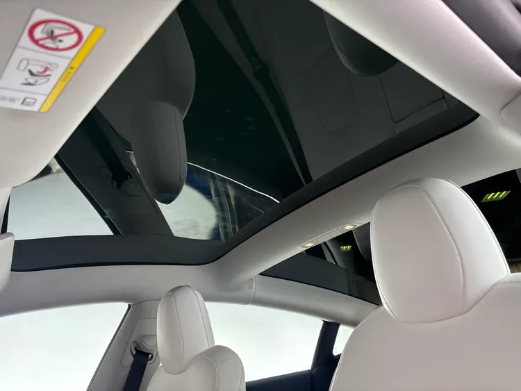 Tesla Model 3 Saloon Rwd White #40