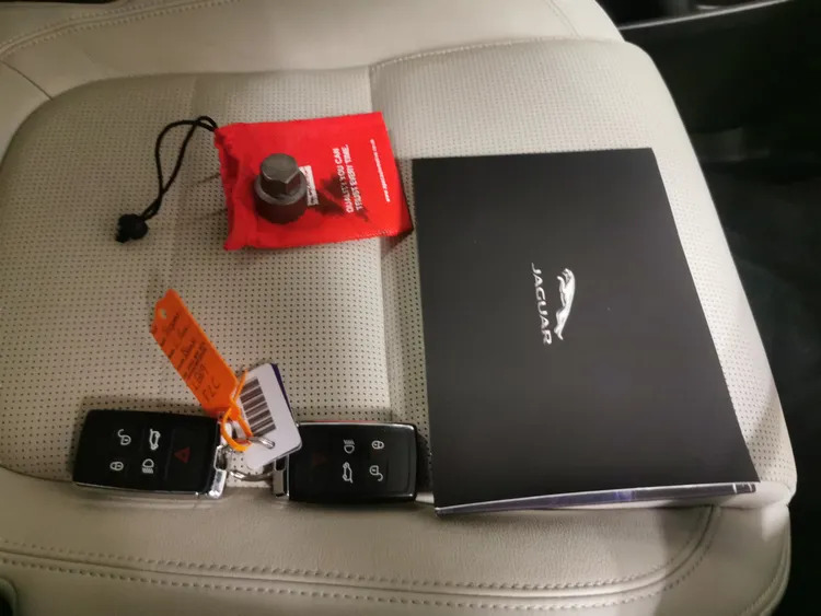 Jaguar E-Pace Jaguar Estate 2.0D 180 Hse Silver #20