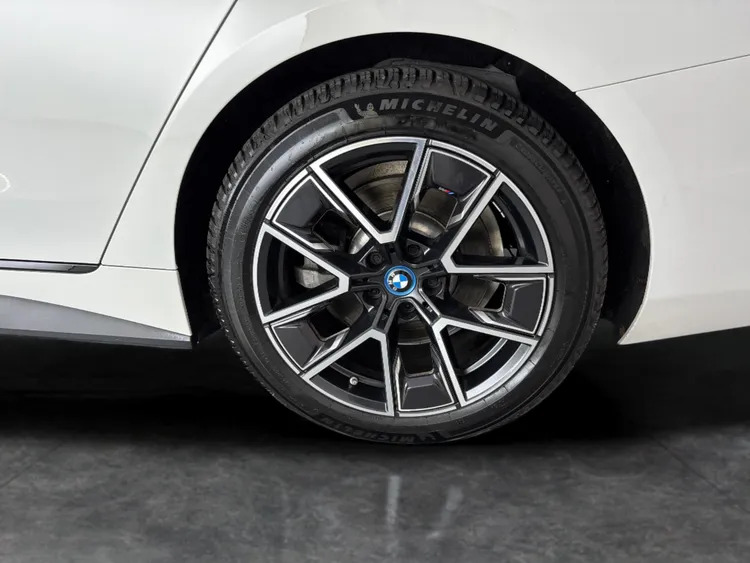 BMW i4 M Sport Blue #9
