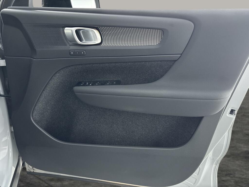 Volvo XC40 2.0 B4p Plus Dark Awd  #19