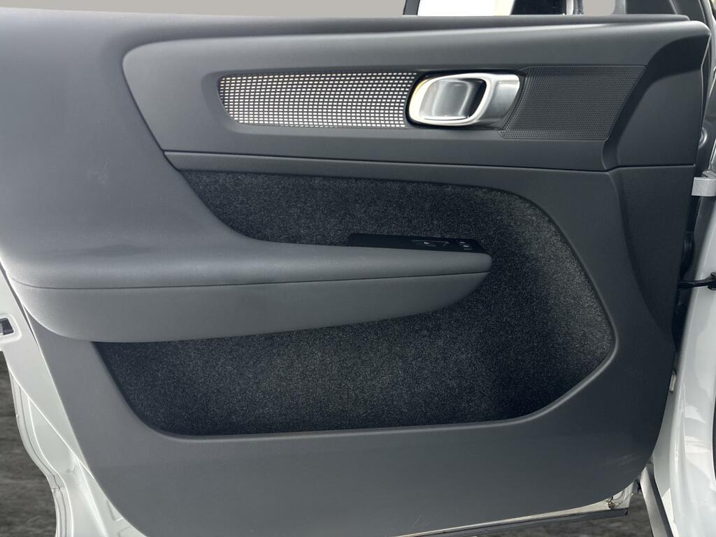 Volvo XC40 2.0 B4p Plus Dark Awd  #16