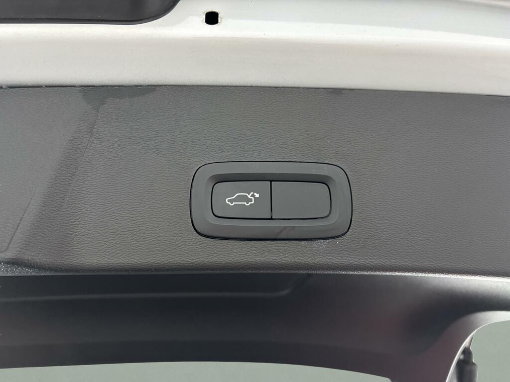 Volvo XC40 2.0 B4p Plus Dark Awd  #24