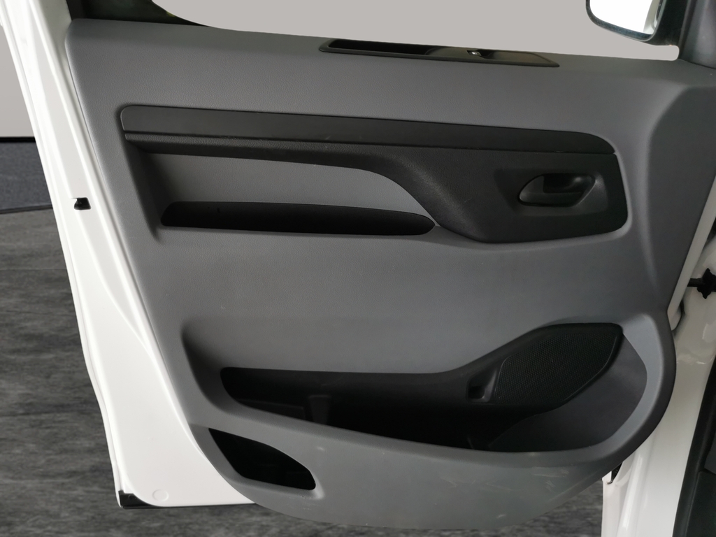 Vauxhall Vivaro 1.5L Sportive White #16
