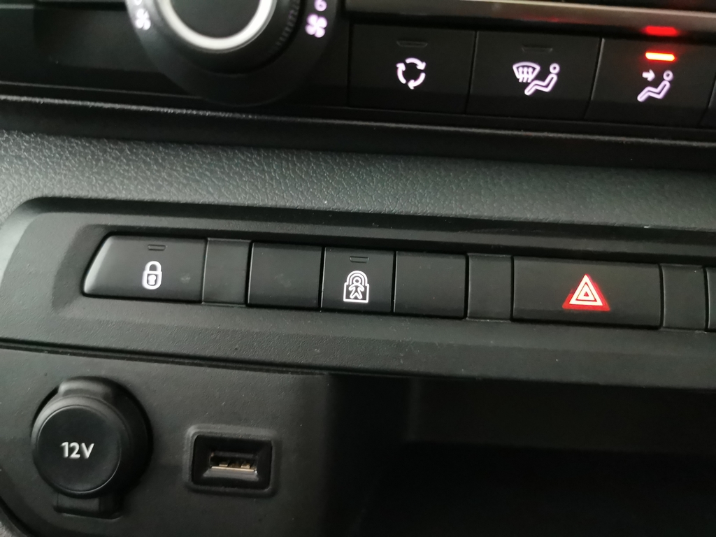 Vauxhall Vivaro 1.5L Sportive White #20