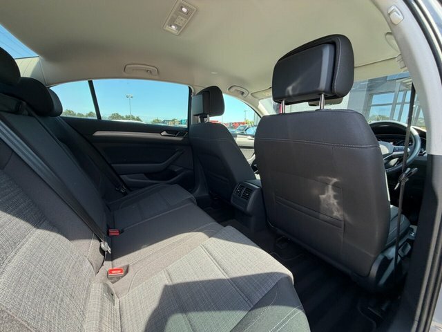 Volkswagen Passat Gte Grey #10