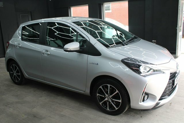 Toyota Yaris 1.5 Vvt-h Icon Tech Hatchback Hybrid E- Silver #4