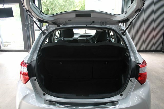 Toyota Yaris Hatchback Blue #10