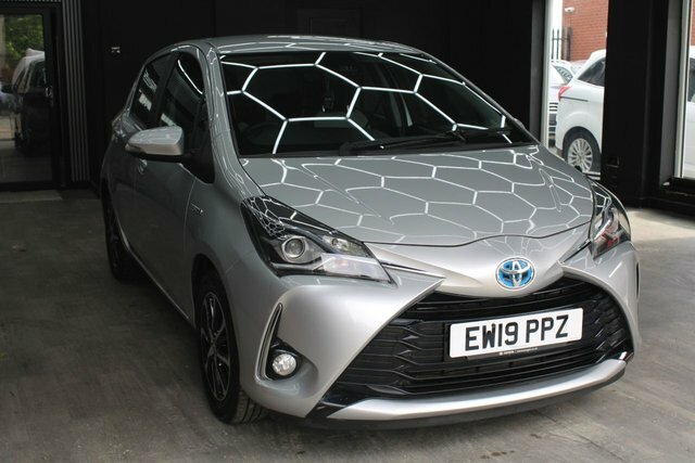 Toyota Yaris 1.5 Vvt-h Icon Tech Hatchback Hybrid E- Silver #3