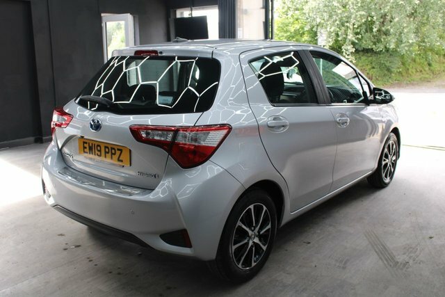 Toyota Yaris Hatchback Blue #8