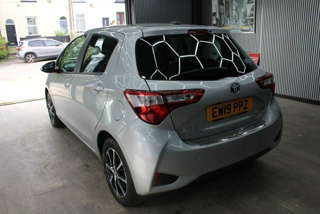 Toyota Yaris Hatchback Blue #11