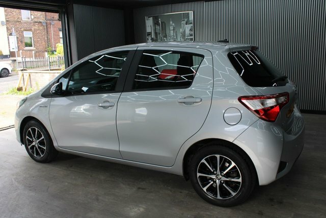 Toyota Yaris Hatchback Blue #12