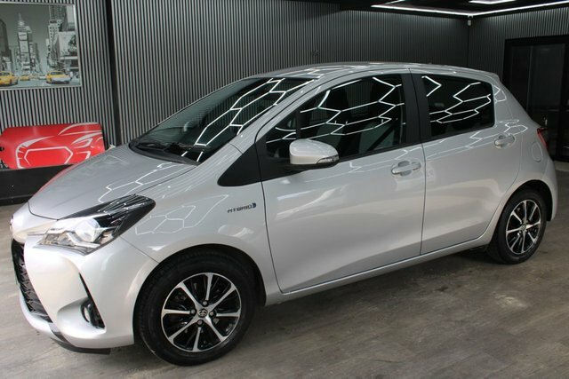 Toyota Yaris Hatchback Blue #15