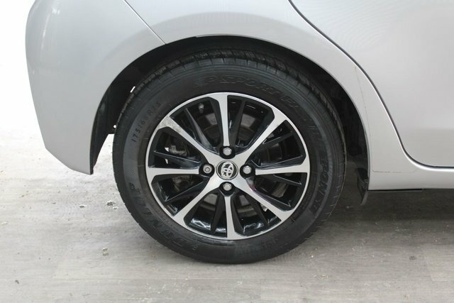 Toyota Yaris 1.5 Vvt-h Icon Tech Hatchback Hybrid E- Silver #6