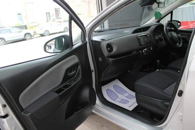 Toyota Yaris Hatchback Blue #16