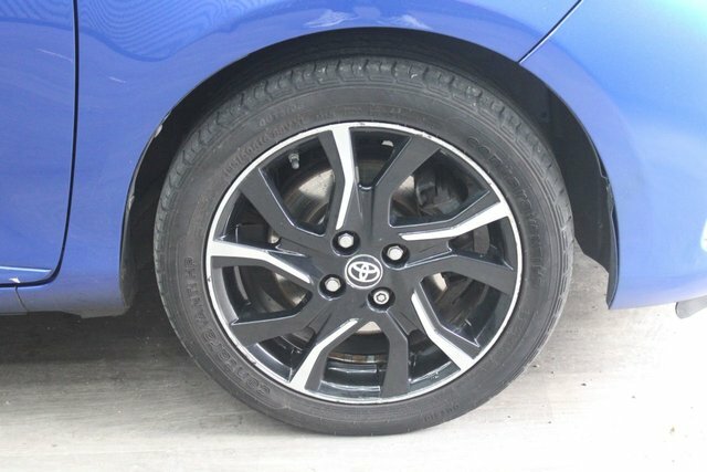 Toyota Yaris 1.5 Vvt-h Blue Bi-tone Hatchback Hybrid Blue #6
