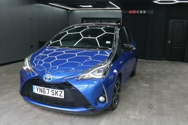 Toyota Yaris 1.5 Vvt-h Blue Bi-tone Hatchback Hybrid Blue #2