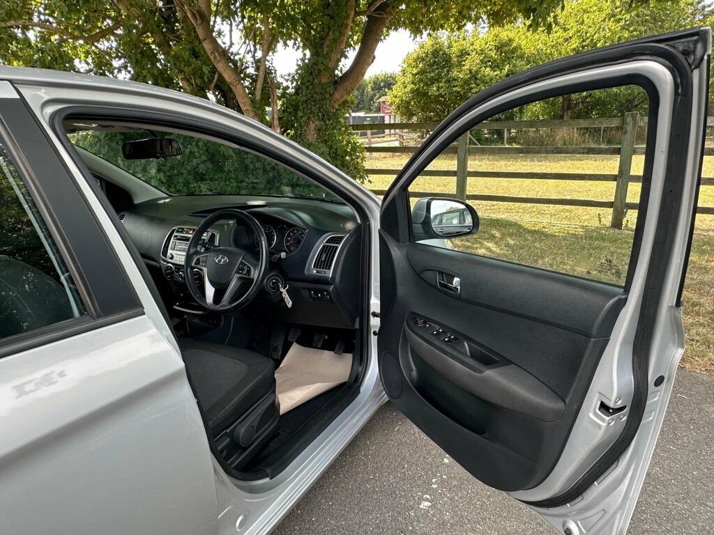 Hyundai I20 Active Black #41