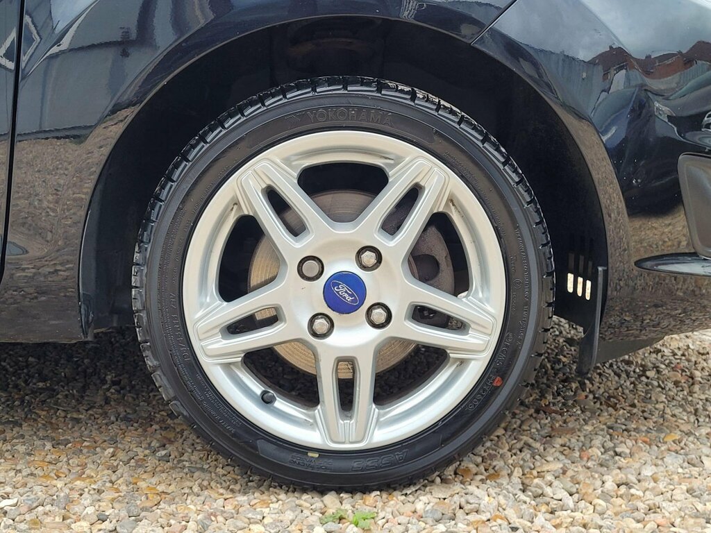 Ford Fiesta 1.3 Style Red #15