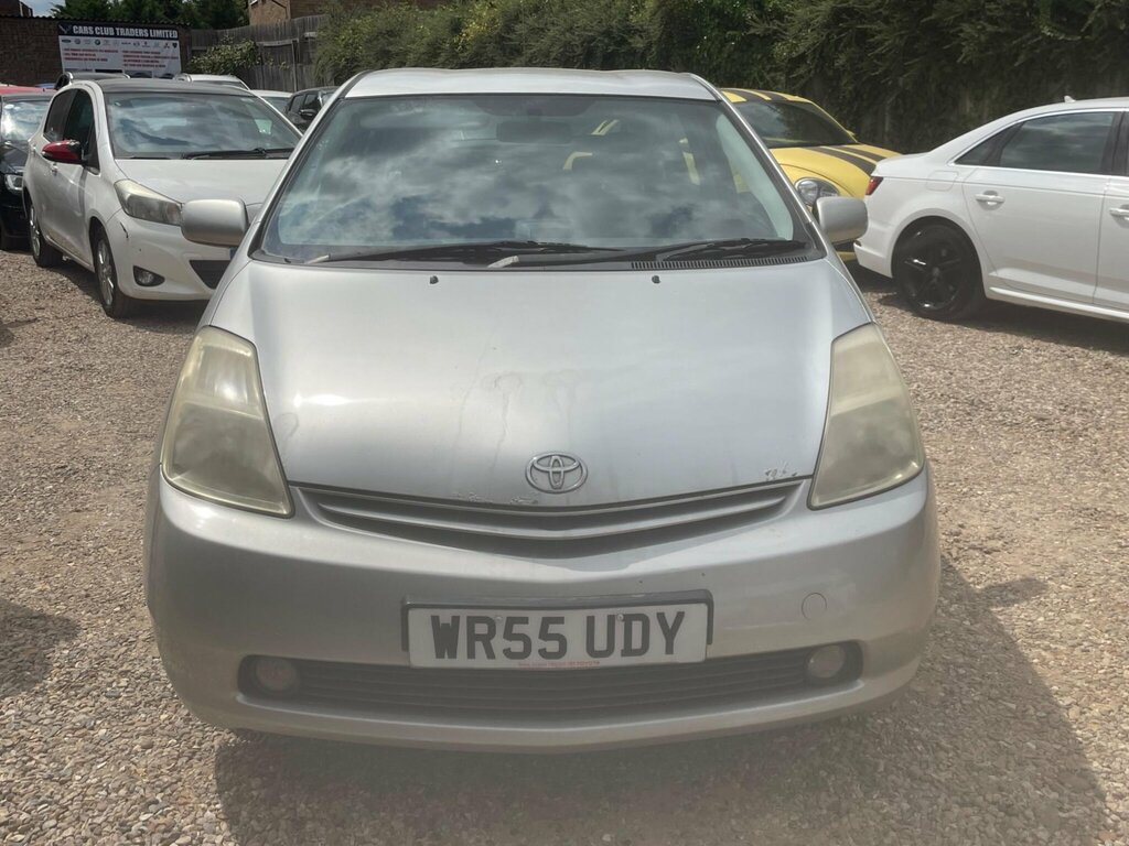 Toyota Prius 1.5 T4 Cvt Silver #2
