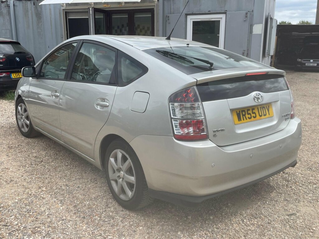 Toyota Prius 1.5 T4 Cvt Silver #4