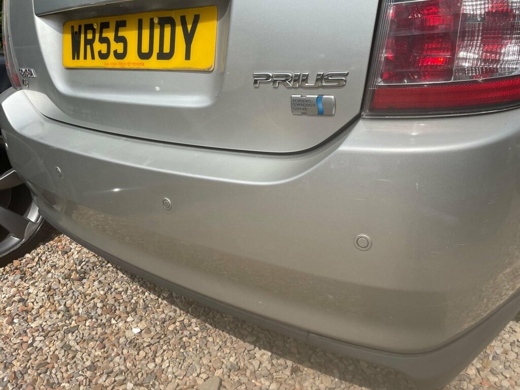 Toyota Prius 1.5 T4 Cvt Silver #5