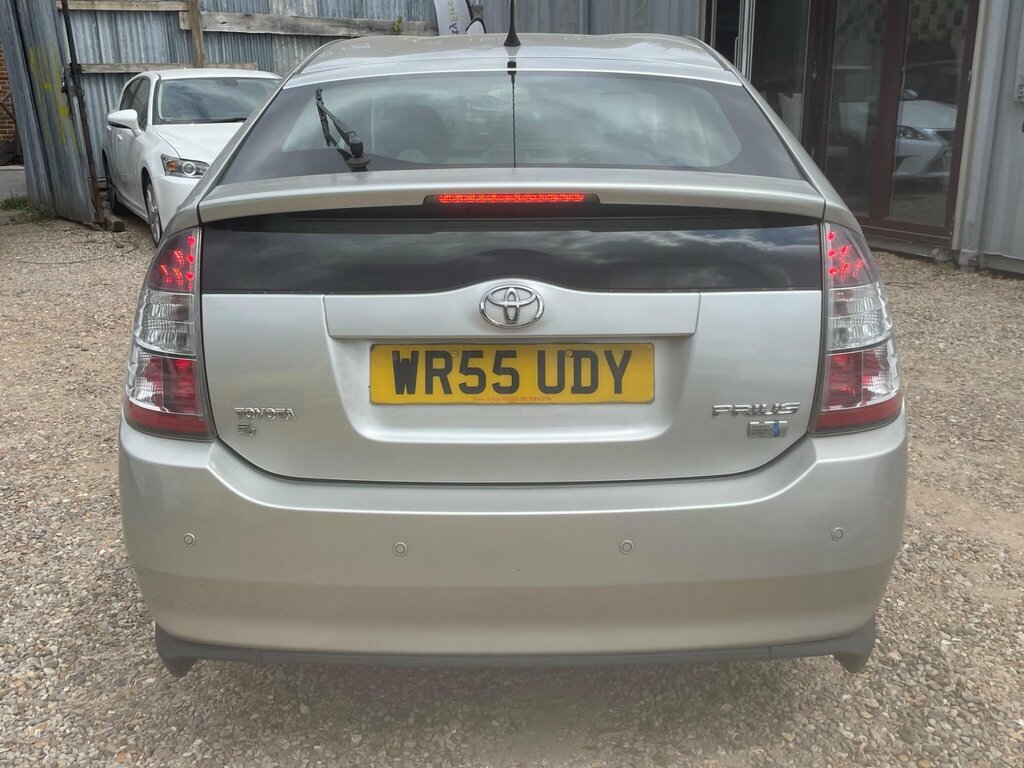 Toyota Prius 1.5 T4 Cvt Silver #6