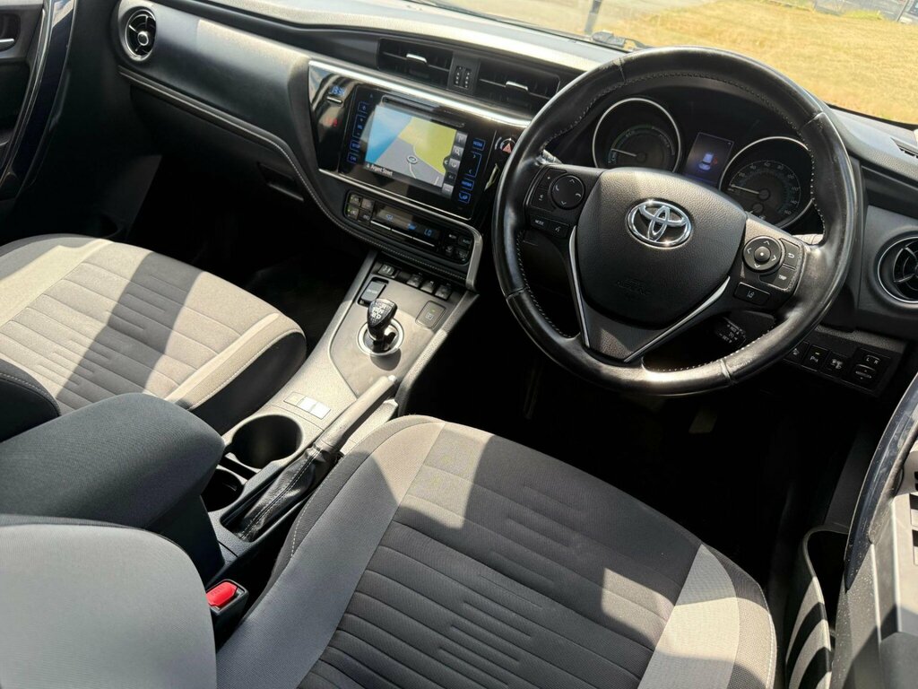 Toyota Auris 1.8 Vvt-h Business Edition Hatchback Hy Silver