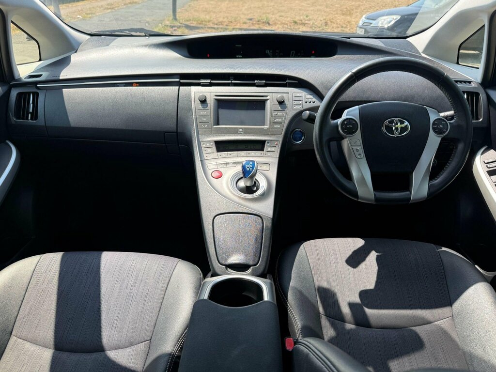 Toyota Prius Tspirit 5dr Red #16
