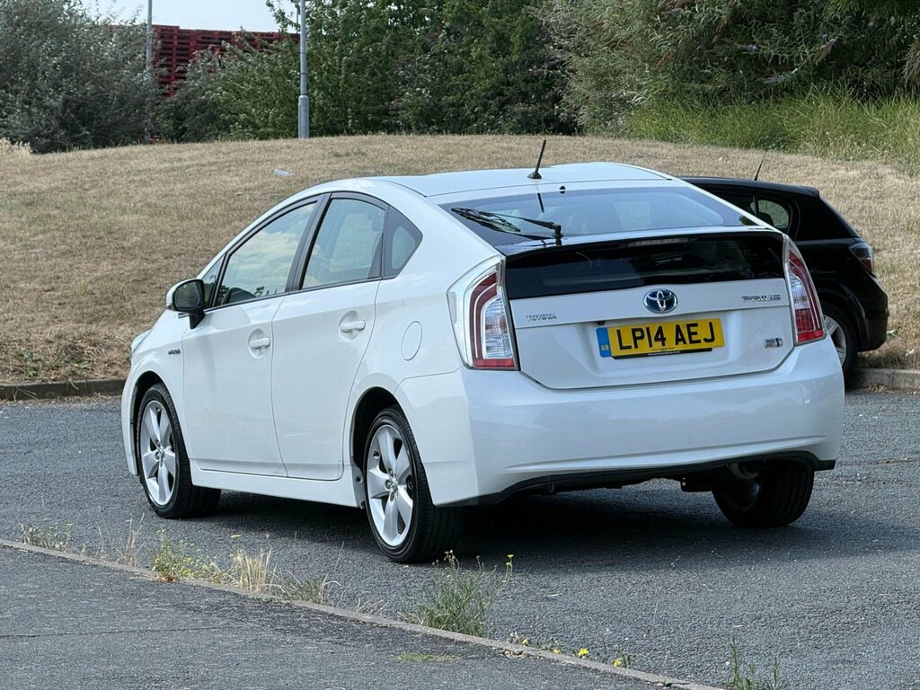 Toyota Prius 1.8 Vvt-h T Spirit Hatchback Hybrid Cvt White #4