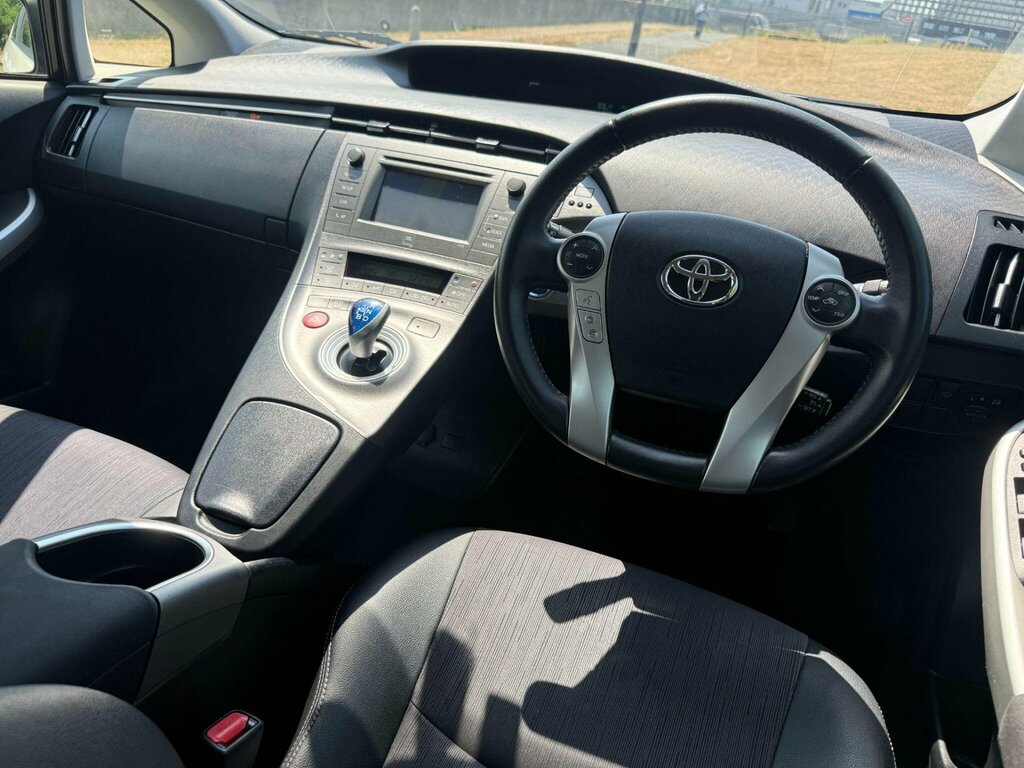 Toyota Prius 1.8 Vvt-h T Spirit Hatchback Hybrid Cvt White #6