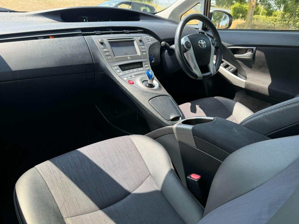 Toyota Prius Tspirit 5dr Red #10