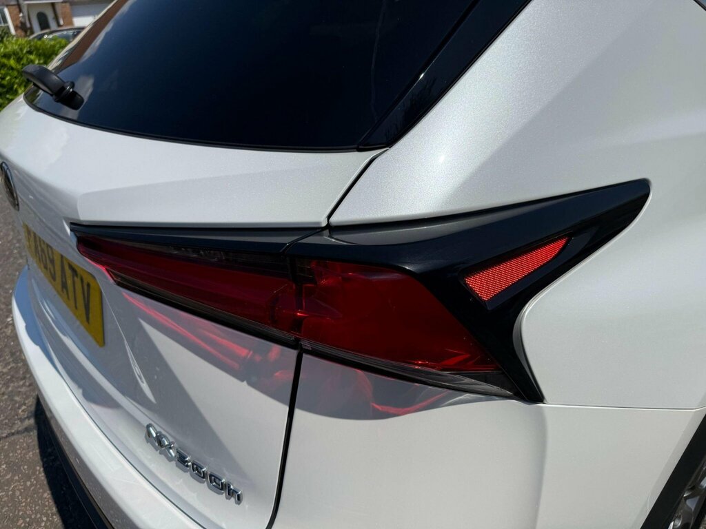 Lexus NX 300H 2.5 Cvt 8 Nav #23