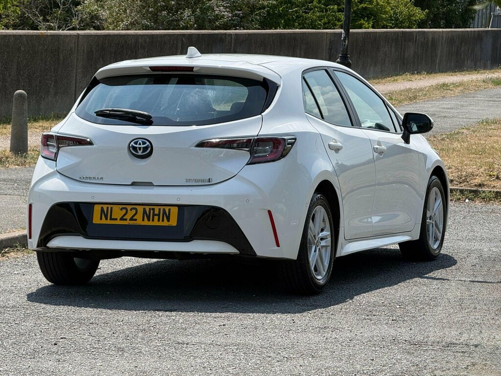 Toyota Corolla 1.8 Vvt-h Gpf Icon Tech Hatchback Hybri White #4
