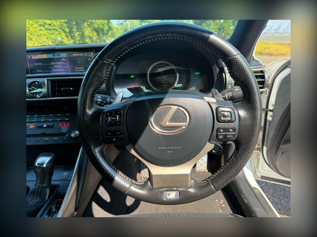 Lexus IS 300H Cvt White #22