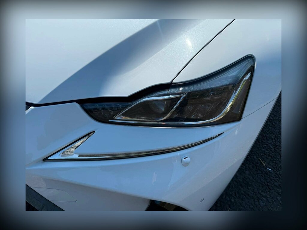 Lexus IS 300H Cvt White #25