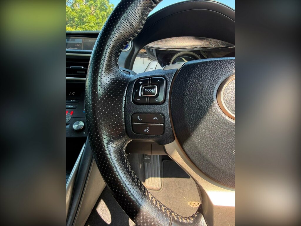 Lexus IS 300H Cvt White #21