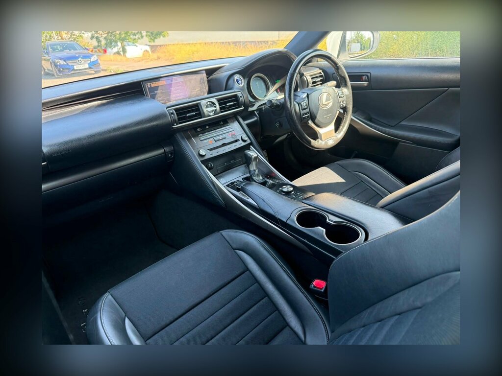 Lexus IS 300H Cvt White #8
