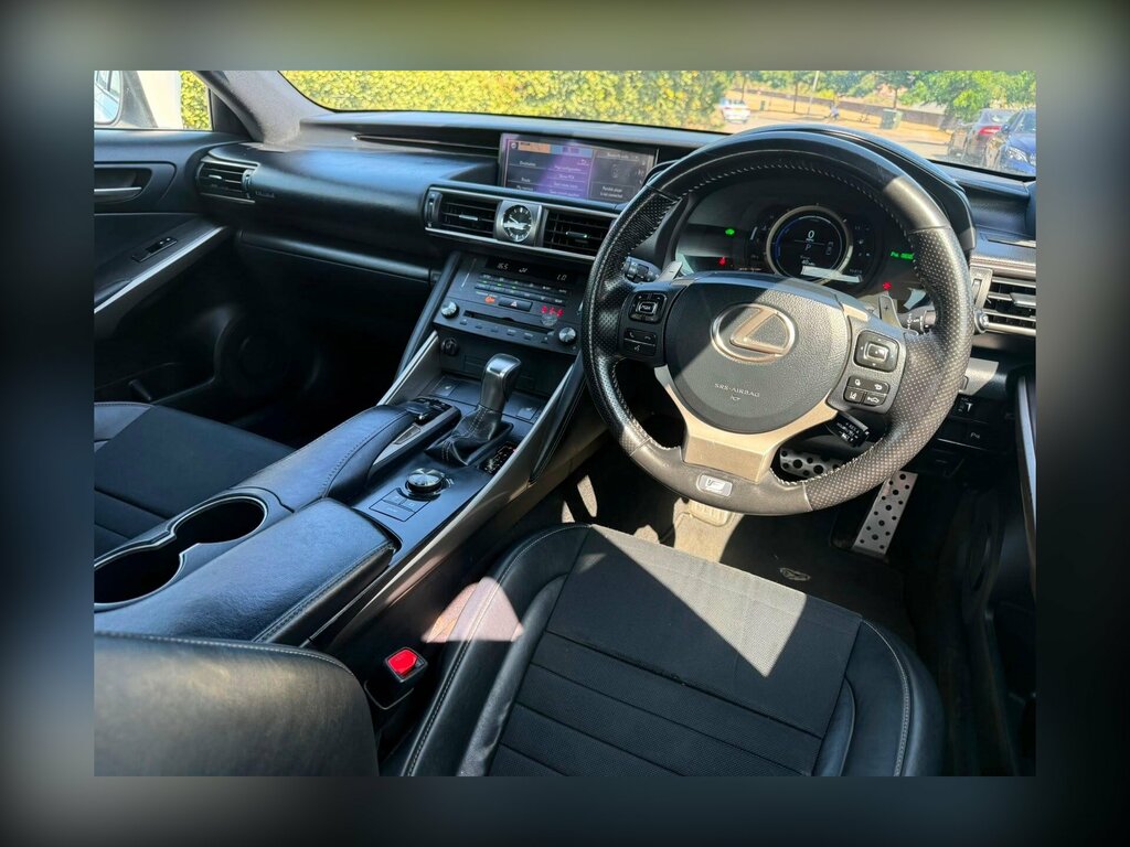 Lexus IS 300H Cvt White #28