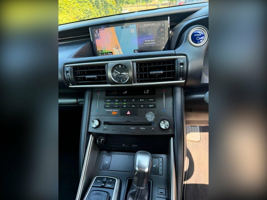 Lexus IS 300H Cvt White #19