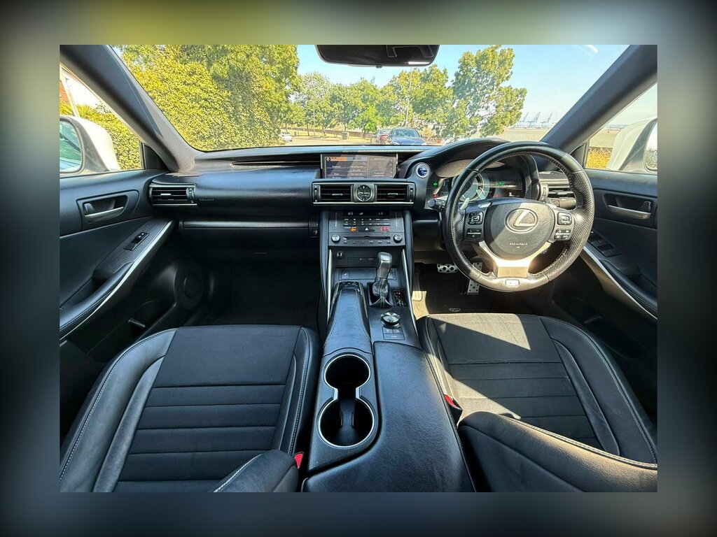 Lexus IS 300H Cvt White #9