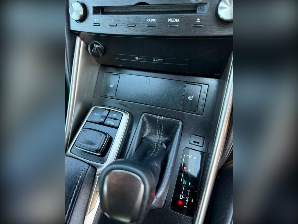 Lexus IS 300H Cvt White #12