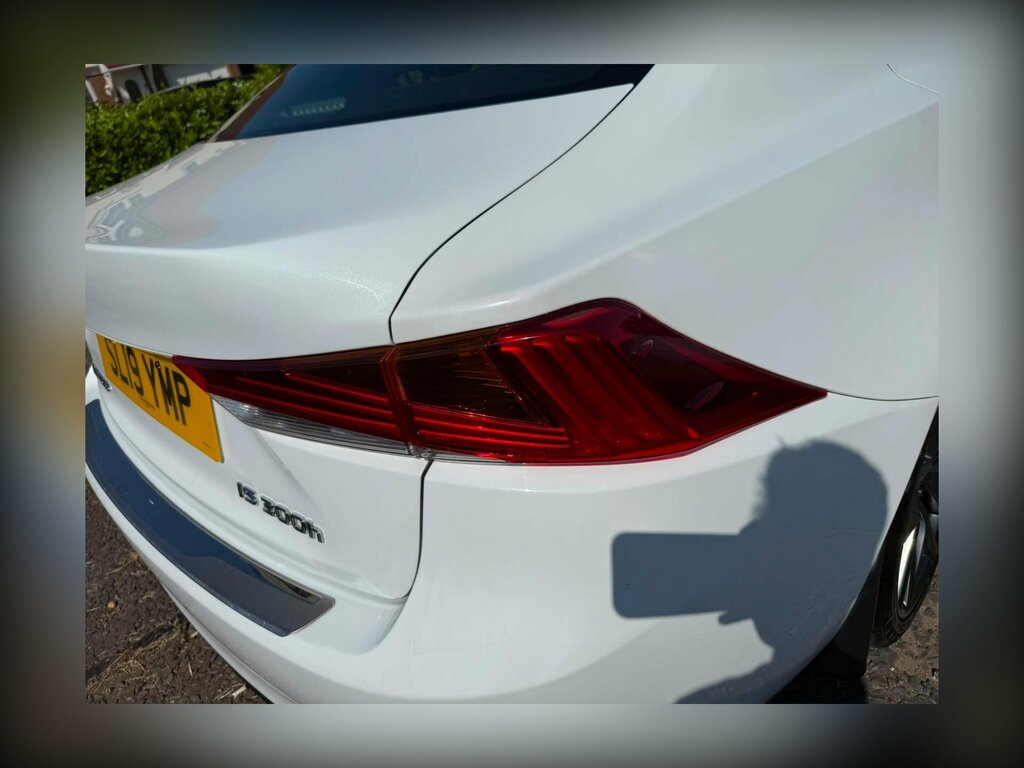 Lexus IS 300H Cvt White #24