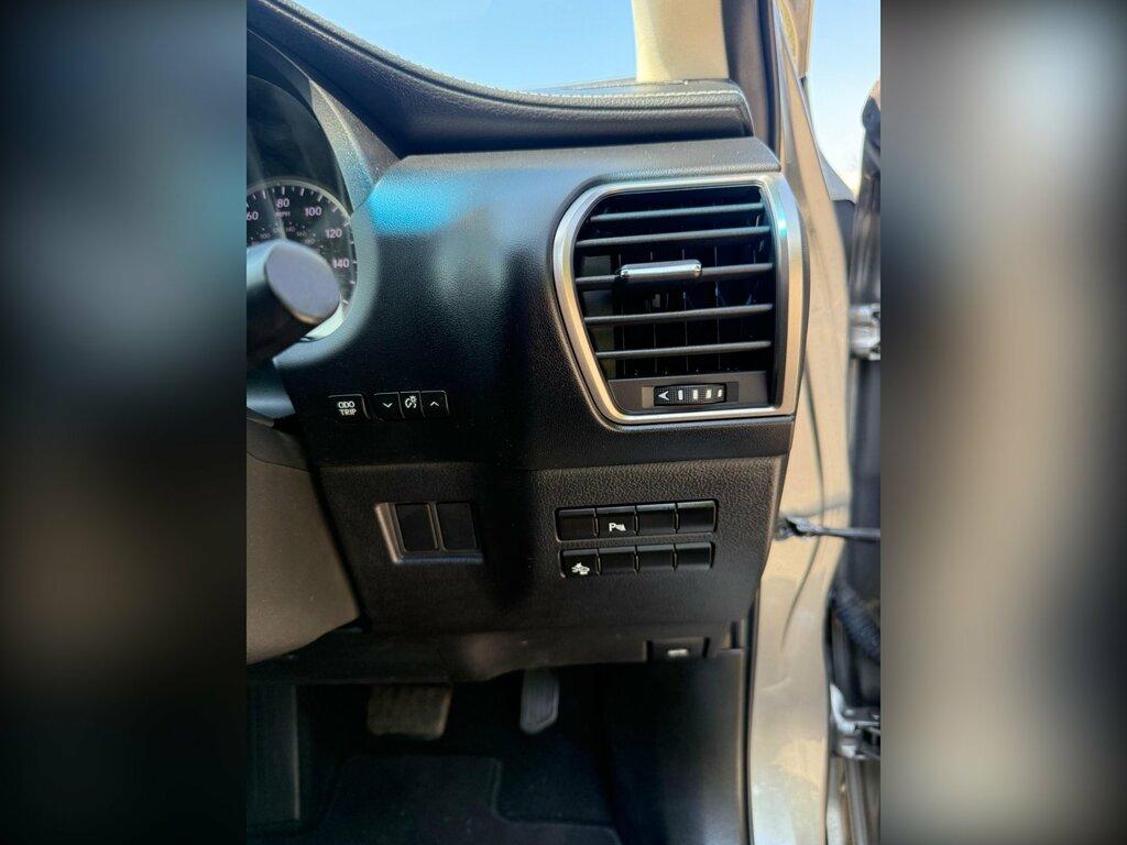 Lexus NX 300H Premier Silver #30