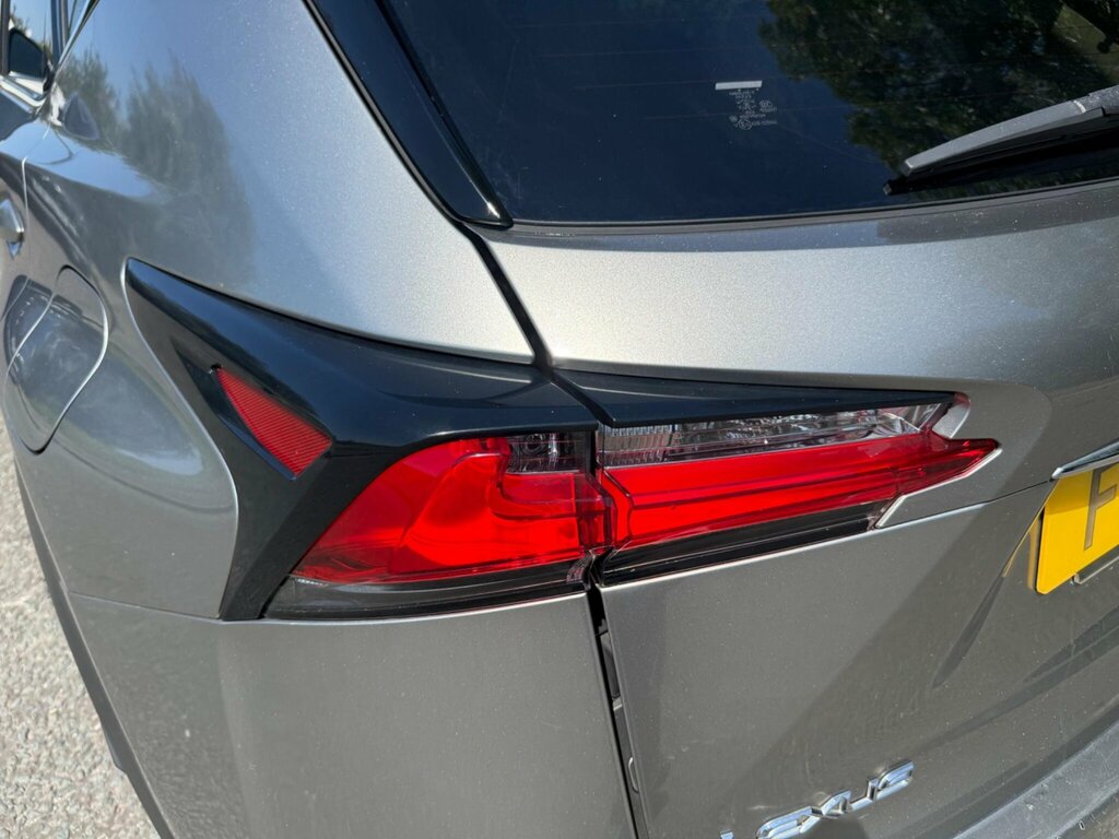 Lexus NX 300H Premier Silver #26